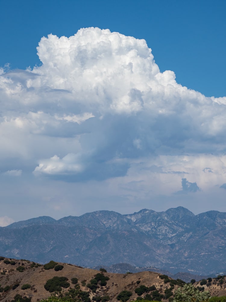 View of a mountain range in the north-east of Los Angeles